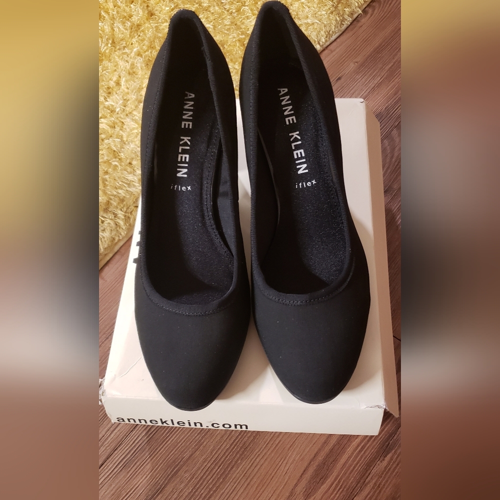 Brand New Anne Klein Flex Classic Black Heels. Size 9